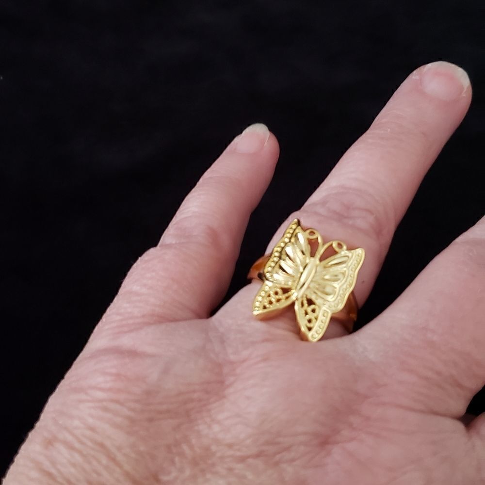 Beautiful Gold Filigree Butterfly Ring - Picture 2 of 3